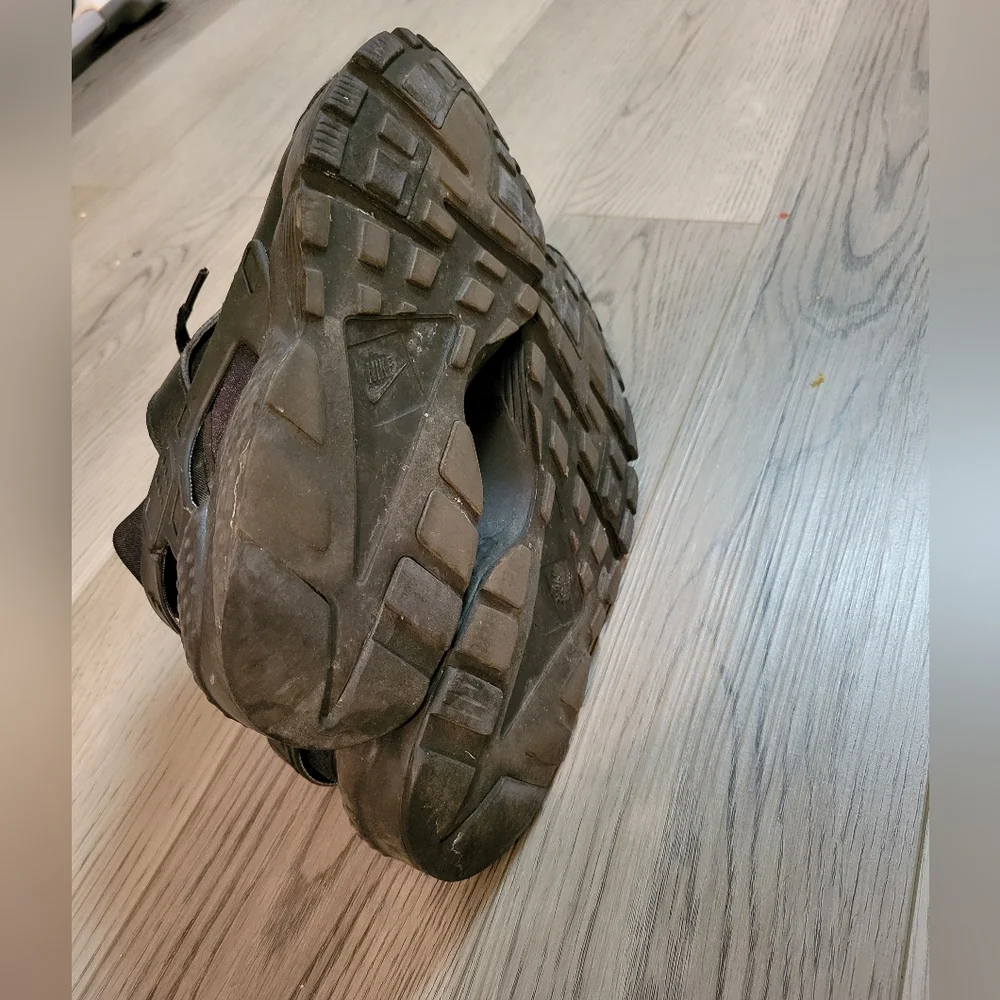 Nike 7Y triple black huaraches - Picture 5 of 5